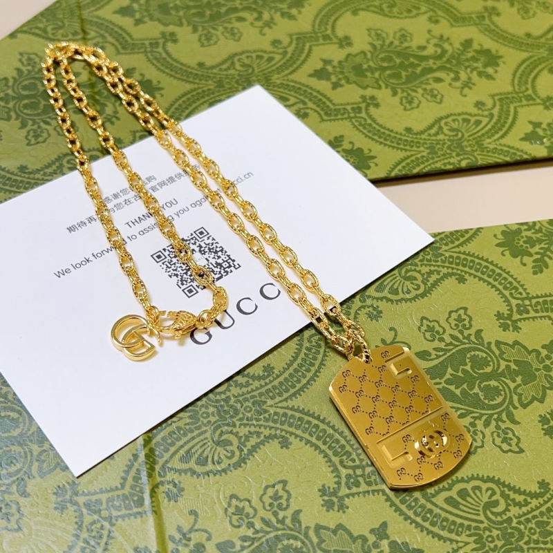 G*u*i necklaces
